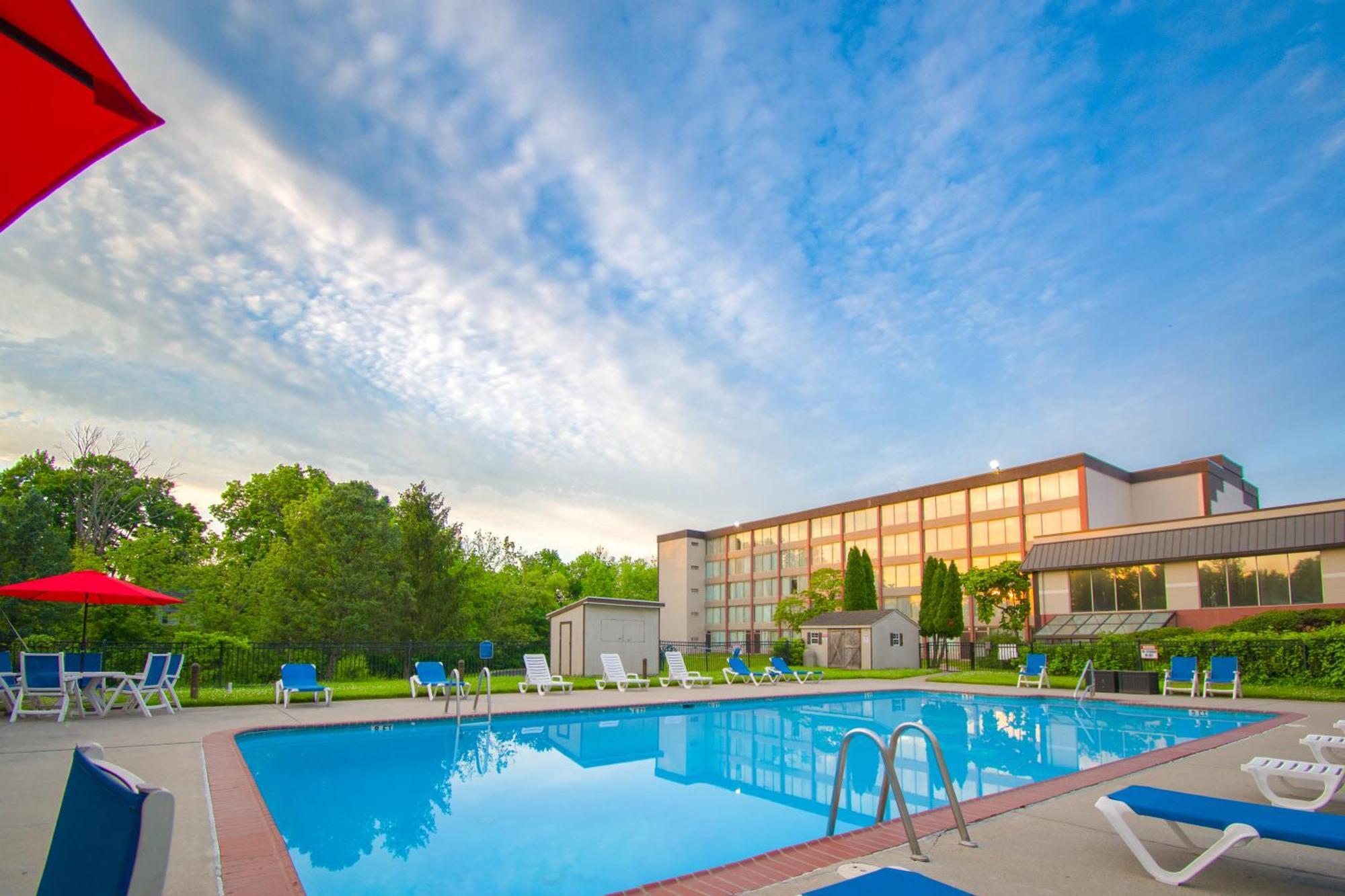 Exton Hotel And Conference Center Buitenkant foto